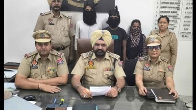 The accused in police custody as officials giving details of the crime in Ludhiana on Friday. (HT Photo) The accused in police custody as officials giving details of the crime in Ludhiana on Friday. (HT Photo)
