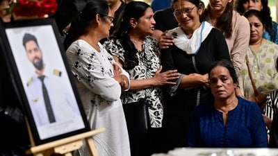 Mother and sister of late Pilot Clive Kunder, pay their last respect to his mortal remains after Air India plane crash&nbsp; (Anshuman Poyrekar/ Hindustan Times)