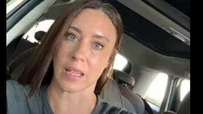 Casey Anthony was seen gently touching the man’s arm and leg during their hour-and-a-half stay at the bar, according to the reports. ((X@kristen__beck))