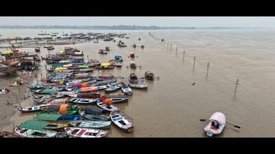 Boats lay anchored as Prayagraj’s Sangam waters remain swollen, on Saturday. (Anil Kumar Maurya/HT) Boats lay anchored as Prayagraj’s Sangam waters remain swollen, on Saturday. (Anil Kumar Maurya/HT)