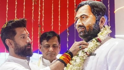 Hajipur: Lok Janshakti Party (Ramvilas) chief and Union Minister Chirag Paswan pays tribute to his father and Lok Janshakti Party founder Ram Vilas Paswan on the latter's birth anniversary, in Hajipur, (PTI) Hajipur: Lok Janshakti Party (Ramvilas) chief and Union Minister Chirag Paswan pays tribute to his father and Lok Janshakti Party founder Ram Vilas Paswan on the latter's birth anniversary, in Hajipur, (PTI)
