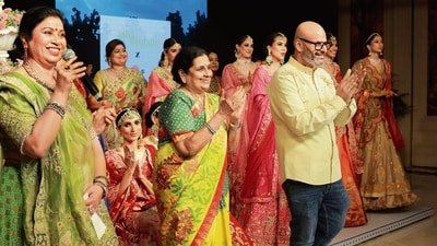 Varsha Goel, Asha Gupta and Gautam Gupta (Photo: Manoj Verma/HT)