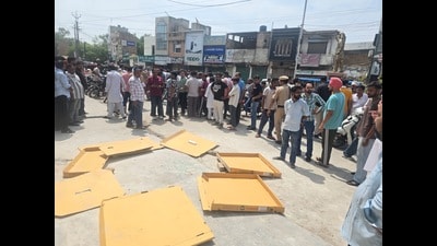 Sanjay Verma, 54, owner of a textile firm, was shot dead by three motorcycle-borne persons right outside his showroom in Abohar town at 10.15 am. (HT) Sanjay Verma, 54, owner of a textile firm, was shot dead by three motorcycle-borne persons right outside his showroom in Abohar town at 10.15 am. (HT)