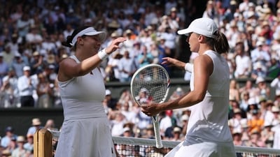 Iga Świątek achieves an unprecedented double bagel at Wimbledon, defeating Amanda Anisimova in the final. REUTERS/Toby Melville (REUTERS)
