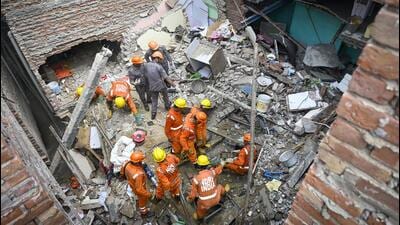 Teams of NDRF, Delhi Fire Service and Delhi Police carry out rescue operations at Janta Colony, Welcome on Saturday. (Sanchit Khanna/HT PHOTO) Teams of NDRF, Delhi Fire Service and Delhi Police carry out rescue operations at Janta Colony, Welcome on Saturday. (Sanchit Khanna/HT PHOTO)