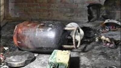 The victims have been identified as Vikas Kumar, 23, and his wife Rita, 22, both daily wage labourers from Bihar. (HT Photo)