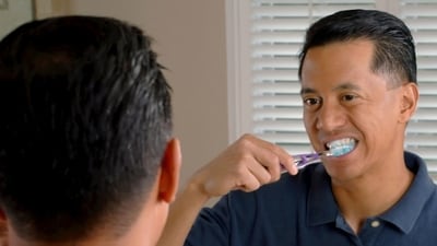 The dentist stresses that one needs to floss if one wants to reduce Alzheimer’s, heart disease, and stroke risk. The dentist stresses that one needs to floss if one wants to reduce Alzheimer’s, heart disease, and stroke risk.