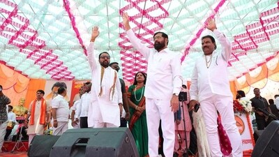 Eknath Shinde (centre) with union minister of state and Buldhana MP Prataprao Jadhav (left) and Buldhana MLA Sanjay Gaikwad (right). (HT Photo) Eknath Shinde (centre) with union minister of state and Buldhana MP Prataprao Jadhav (left) and Buldhana MLA Sanjay Gaikwad (right). (HT Photo)