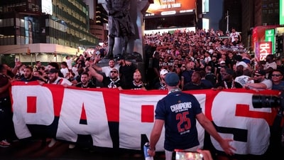 PSG fans hold large banners in Times Square showing strong support for their team ahead of the Club World Cup final against Chelsea. (Photo by FRANCK FIFE / AFP) (AFP) PSG fans hold large banners in Times Square showing strong support for their team ahead of the Club World Cup final against Chelsea. (Photo by FRANCK FIFE / AFP) (AFP)