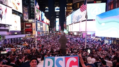 PSG supporters fill Times Square on July 11, rallying behind their team ahead of the Club World Cup final clash with Chelsea on July 13. (Photo by FRANCK FIFE / AFP) (AFP) PSG supporters fill Times Square on July 11, rallying behind their team ahead of the Club World Cup final clash with Chelsea on July 13. (Photo by FRANCK FIFE / AFP) (AFP)