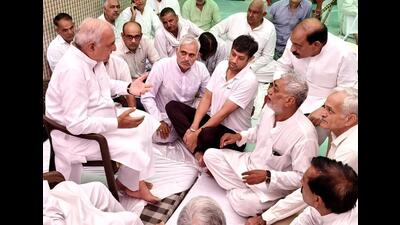 Former Haryana chief minister Bhupinder Singh Hooda today reached the home of Squadron Leader Lokender Sindhu who died in the Jaguar accident in Churu, and paid tributes to him at Rohtak on Sunday. (Manoj Dhaka/HindustanTimes)