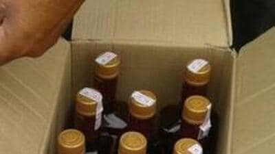 Liquor bottles being carried in a gunny bag for illegal sale in Bihar. Police seized it showing how the bootleggers are adopting new methods to smuggle liqour for sale in dry Bihar India on Sunday Jan 13,2019.(Photo by Santosh Kumar/Hindustan Times)