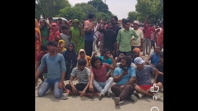 Locals staging a protest on the highway against the accident in Manda area of Prayagraj. (HT PHOTO) Locals staging a protest on the highway against the accident in Manda area of Prayagraj. (HT PHOTO)