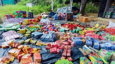 Manufacturing, selling and bursting o firecrackers is banned in Delhi. (HT Archive) Manufacturing, selling and bursting o firecrackers is banned in Delhi. (HT Archive)