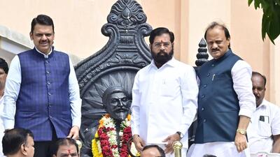 Mumbai, India - June 30, 2025: CM Devendra Fadnavis, Dy CM Eknath Shinde, Dy CM Ajit Pawar and other MLA's pay respect to Chhatrapati SHivaji Maharaj Statue,during the mosoon assembly session at Vidhan Bhavan, in Mumbai, India, on Monday, June 30, 2025. (Photo by Anshuman Poyrekar/ Hindustan Times) (Hindustan Times) Mumbai, India - June 30, 2025: CM Devendra Fadnavis, Dy CM Eknath Shinde, Dy CM Ajit Pawar and other MLA's pay respect to Chhatrapati SHivaji Maharaj Statue,during the mosoon assembly session at Vidhan Bhavan, in Mumbai, India, on Monday, June 30, 2025. (Photo by Anshuman Poyrekar/ Hindustan Times) (Hindustan Times)
