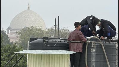 Nearly every upper-floor apartment in Nizamuddin East overlooks at least one of these two historic tombs (as seen in the photo). (HT Photo) Nearly every upper-floor apartment in Nizamuddin East overlooks at least one of these two historic tombs (as seen in the photo). (HT Photo)