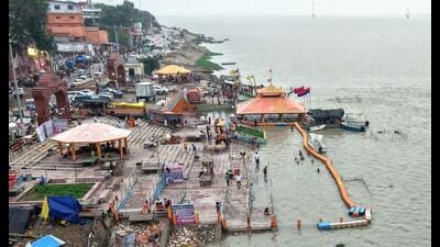 Newly constructed Dashshwamedh ghat, Ganga Path, Mori and Arail ghat area submerged in flood water on July 13. (HT photo)
