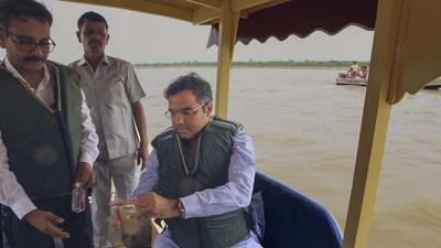 Parvesh Verma during the inspection in Yamuna. (X/Parvesh Verma) Parvesh Verma during the inspection in Yamuna. (X/Parvesh Verma)