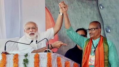 Prime minister Narendra Modi with C Sadanandan Master at an election rally in 2016 (HT archive) Prime minister Narendra Modi with C Sadanandan Master at an election rally in 2016 (HT archive)