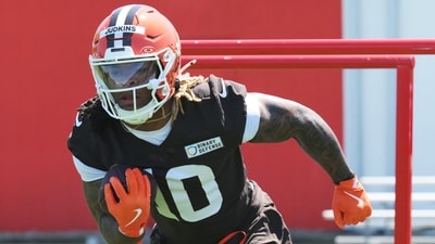 Cleveland Browns running back Quinshon Judkins (10) runs with the ball during rookie minicamp at CrossCountry Mortgage Campus (IMAGN IMAGES via Reuters Connect)