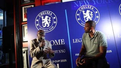FIFA Club World Cup - Final - Chelsea fans gather ahead of Chelsea v Paris St Germain - The Football Factory, New York, U.S. - July 12, 2025 Former Chelsea player Claude Makelele gather with fans ahead of the FIFA Club World Cup Final REUTERS/Hannah Mckay (REUTERS)