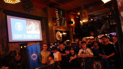 Chelsea supporters gather in New York’s The Football Factory, gearing up for the Club World Cup Final clash with PSG.REUTERS/Hannah Mckay (REUTERS)