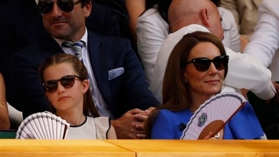 Britain's Catherine, Princess of Wales and her daughter Princess Charlotte wear spectacles during the men's singles final between Spain's Carlos Alcaraz and Italy's Jannik Sinner REUTERS/Andrew Couldridge (REUTERS)