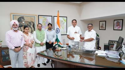 The AAP delegation submitted a memorandum to the Chandigarh administrator. (HT) The AAP delegation submitted a memorandum to the Chandigarh administrator. (HT)