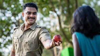 Tovino Thomas plays a righteous police officer in Narivetta, now available to watch on SonyLiv. Tovino Thomas plays a righteous police officer in Narivetta, now available to watch on SonyLiv.
