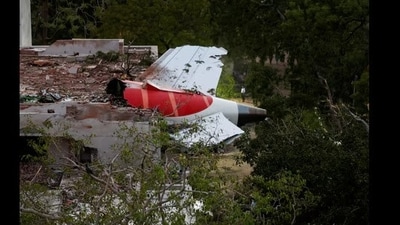 Despite crew attempts to restore fuel flow within 10-14 seconds, the Boeing 787 crashed 32 seconds after lift-off, killing 260 people. Despite crew attempts to restore fuel flow within 10-14 seconds, the Boeing 787 crashed 32 seconds after lift-off, killing 260 people.