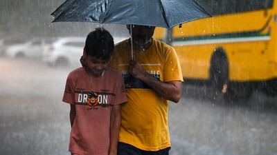 Commuters seen during sudden rain in evening hours, in Noida. ( Hindustan Times/Sunil Ghosh)