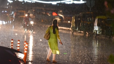 Commuters caught in the rain on National Highway-48 near Rajiv Chowk in Gurugram. (Hindustan Times/Parveen Kumar)