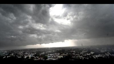 Delhi received short but intense spells of rain on Sunday. (HT PHOTO)
