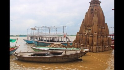 Ganga level surges in Varanasi. (Rajesh Kumar/ht)