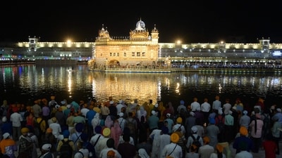 Sikh devotees gather to pay respect on the occasion of the birth anniversary of Guru Hargobind Singh at the Golden Temple in Amritsar on June 5, 2023. (Photo by Narinder NANU / AFP) (AFP) Sikh devotees gather to pay respect on the occasion of the birth anniversary of Guru Hargobind Singh at the Golden Temple in Amritsar on June 5, 2023. (Photo by Narinder NANU / AFP) (AFP)