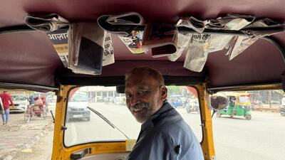 Jaswinder Singh Khurana is a print media traditionalist. His auto in fact tends to be decked with the day’s many dailies. (HT) Jaswinder Singh Khurana is a print media traditionalist. His auto in fact tends to be decked with the day’s many dailies. (HT)