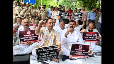 Leader of the Opposition in the Jammu and Kashmir assembly Sunil Sharma and supporters stage a protest outside the Civil Secretariat over the issue of making Urdu a compulsory subject for the post of naib tehsildar on Monday. (ANI) Leader of the Opposition in the Jammu and Kashmir assembly Sunil Sharma and supporters stage a protest outside the Civil Secretariat over the issue of making Urdu a compulsory subject for the post of naib tehsildar on Monday. (ANI)