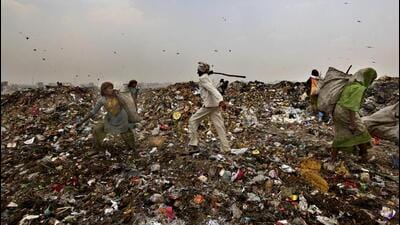 MCD will clear 15 acres to set up a WtE plant at the Ghazipur landfill site. (HT Archive) MCD will clear 15 acres to set up a WtE plant at the Ghazipur landfill site. (HT Archive)