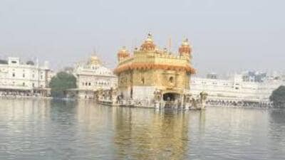 Security at the Golden Temple was beefed up on Monday after the Shiromani Gurdwara Parbandhak Committee (SGPC) received an email regarding a bomb threat. (HT File)