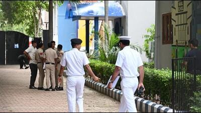 Security personnel at Navy Children School in Chanakyapuri. (Vipin Kumar/HT Photo) Security personnel at Navy Children School in Chanakyapuri. (Vipin Kumar/HT Photo)