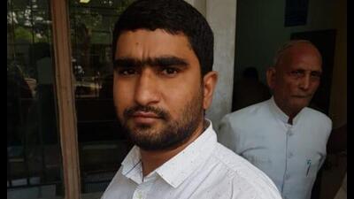 Shahrukh Pathan, wanted in multiple murder cases, fired 10 rounds before STF retaliation (Sourced) Shahrukh Pathan, wanted in multiple murder cases, fired 10 rounds before STF retaliation (Sourced)
