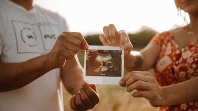 Single vs multiple embryo transfer: The IVF truth that no one tells you until you’re already in it. (Image by Unsplash) Single vs multiple embryo transfer: The IVF truth that no one tells you until you’re already in it. (Image by Unsplash)