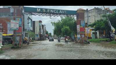 The MLA recalled the devastating floods two years ago that left roads and homes submerged under 3 to 4 feet of water, causing damages worth crores. (HT)