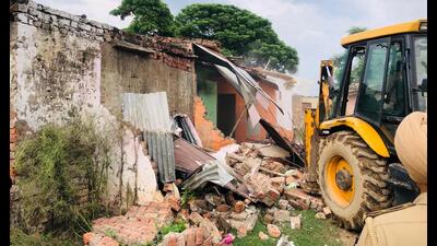 The demolition was carried out with a police team led by DSP Kharar-1 Karan Sandhu, while SP (PBI) Deepika Singh supervised the operation. (HT)