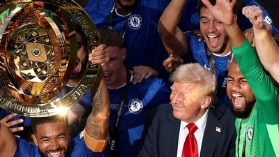 Chelsea's Reece James lifts the trophy as he celebrates with teammates after winning the FIFA Club World Cup as U.S. President Donald Trump looks on REUTERS/Amanda Perobelli (REUTERS)