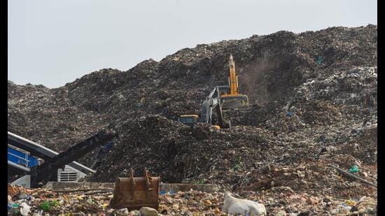 The Bandhwari landfill—spanning 30 acres—has long drawn criticism from environmentalists and nearby residents. Its location, close to residential areas and the Aravalli forest, has raised concerns over groundwater contamination, air pollution, and unchecked dumping. (HT PHOTO)