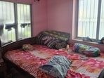 An Indian entrepreneur who claims he earns <span class='webrupee'>₹</span>1 crore yearly from his startup shared this picture of his bedroom. An Indian entrepreneur who claims he earns <span class='webrupee'>₹</span>1 crore yearly from his startup shared this picture of his bedroom.
