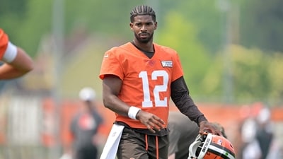 Quarterback Shedeur Sanders #12 of the Cleveland Browns watches practice during organized team activities at CrossCountry Mortgage Campus on June 12, 2025 in Berea, Ohio. Jason Miller/Getty Images/AFP (Photo by Jason Miller / GETTY IMAGES NORTH AMERICA / Getty Images via AFP) (Getty Images via AFP) Quarterback Shedeur Sanders #12 of the Cleveland Browns watches practice during organized team activities at CrossCountry Mortgage Campus on June 12, 2025 in Berea, Ohio. Jason Miller/Getty Images/AFP (Photo by Jason Miller / GETTY IMAGES NORTH AMERICA / Getty Images via AFP) (Getty Images via AFP)