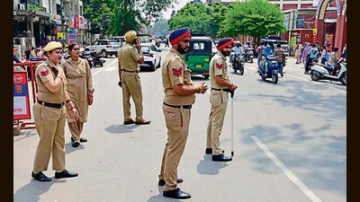Police personnel outside the Khalsa College for Women in Ghumar Mandi, Ludhiana, on Tuesday. (Gurpreet Singh/HT) Police personnel outside the Khalsa College for Women in Ghumar Mandi, Ludhiana, on Tuesday. (Gurpreet Singh/HT)