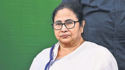Police stopped the former teachers from marching to the state secretariat to meet chief minister Mamata Banerjee. (HT PHOTO) Police stopped the former teachers from marching to the state secretariat to meet chief minister Mamata Banerjee. (HT PHOTO)